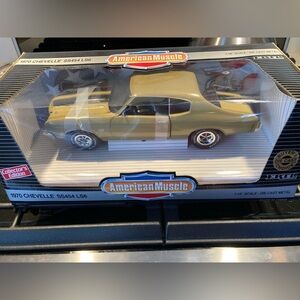 Ertl 1970 Chevelle SS454 LS6 Die-Cast Model - Gold limited edition
